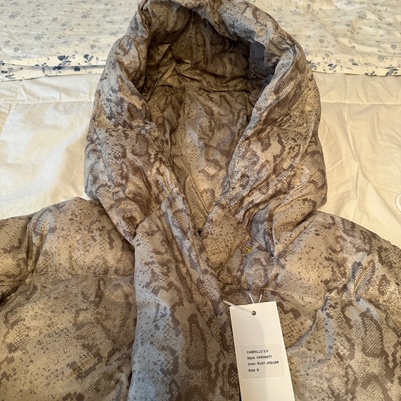 Varley gray down Hooded Puffer Jacket New small - Picture 4 of 9